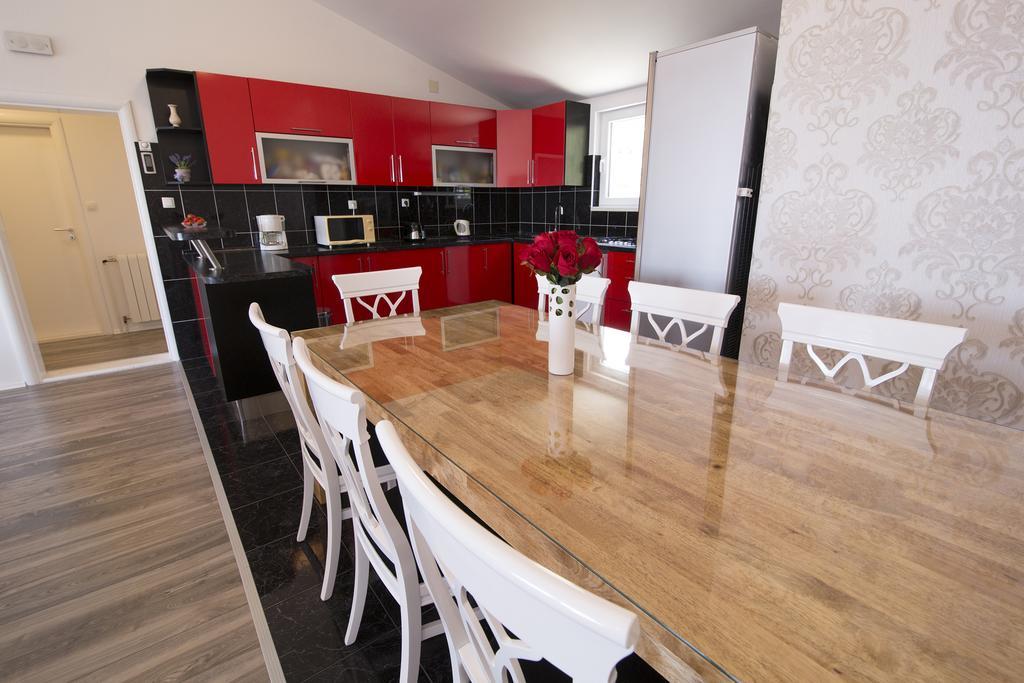 Villa Petra Apartment With Private Pool Makarská Exteriér fotografie